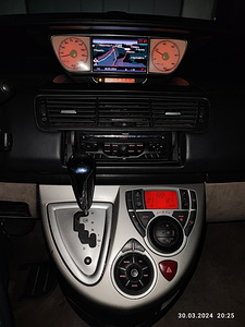 Peugeot 807 Premium pack 2.0 HDI 120kW 7 kohta (12 foto / 12)
