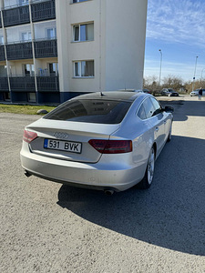 Audi A5 S-line 3.0 176kW (3 foto / 8)