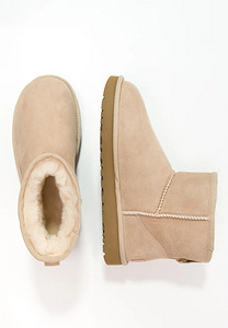 Продаются новые оригинальные зимние сапоги UGG. размер 42. Ц (1 фото из 7)