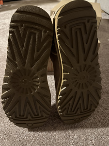 Продаются новые оригинальные зимние сапоги UGG. размер 41. Ц (3 фото из 4)