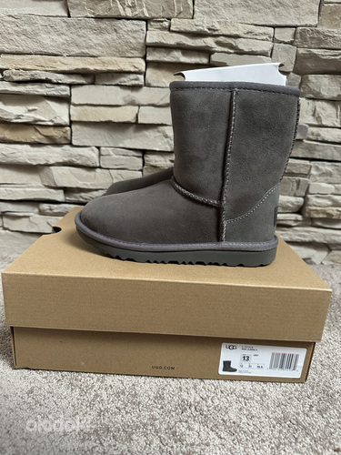 Müüa uued laste UGG Classic II talvesaapad s.31