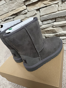 Müüa uued laste UGG Classic II talvesaapad s.31 (5 foto / 9)