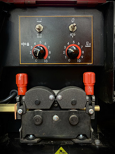 Keevituspoolautomaat LINCOLN ELECTRIC CV-425 (4 foto / 5)