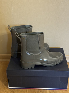 TOMMY HILFIGER BOOTS - FLAG RAINBOOT /OLIVE (1 foto / 6)