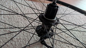 Tugeva kõrinaga Velg / Tagajooks 28" 135mm QR & 142 TA (1 foto / 3)