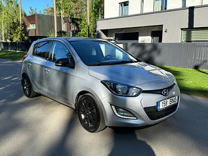 Hyundai i20 2015 facelift 1 omanik esinduse ajalugu (2 foto / 14)