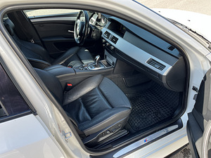 BMW 530d LCI M-Pakett (9 foto / 15)