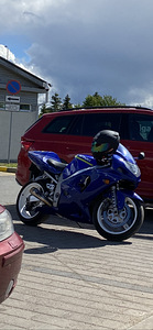 SUZUKI GSX-R 600 85 KW 2002a (2 foto / 7)