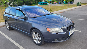 Volvo V70 Summum (4 foto / 8)
