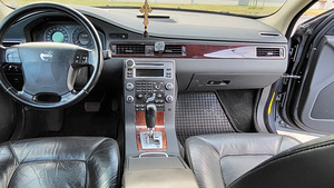 Volvo V70 Summum (2 foto / 8)