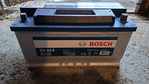 Продам автомобильный аккумулятор Bosch (1 фото из 2)