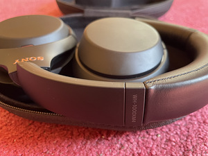 Sony WH-1000Xm4 (2 foto / 4)
