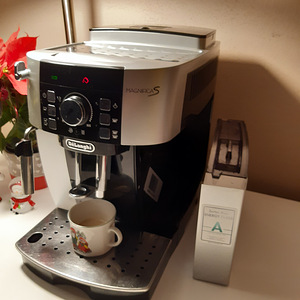 Delonghi Magnifica S (4 фото из 6)