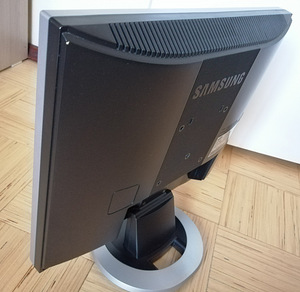 19" Samsung SyncMaster 913N (2 фото из 3)