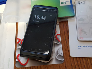 Nokia E7-00 Темно-серый (9 фото из 9)