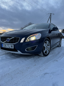 Volvo v60 (2 фото из 9)