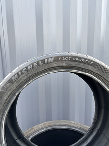 Suverehvid Michelin Pilot sport 4 s 275/35 R21 (2 foto / 3)