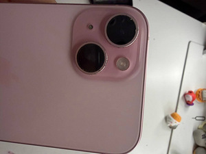 iPhone 15 (3 foto / 5)