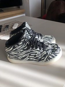 Sketchers helendavad tossud, s 36 (1 foto / 4)