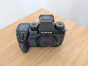 Fujifilm X-H1 + uus akutald ja 2 akut (5 foto / 6)