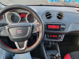 SEAT IBIZA (8 фото из 10)
