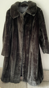 Faux fur kasukas (1 foto / 1)
