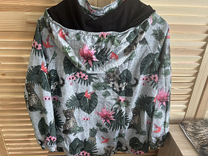 H&M tekstiilvoodriga tuulejakk, s.140 (3 foto / 3)