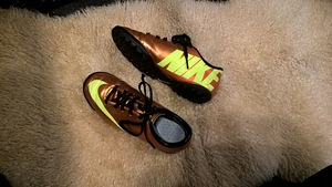 Nike jalgpallijalatsid,s.33 (1 foto / 3)