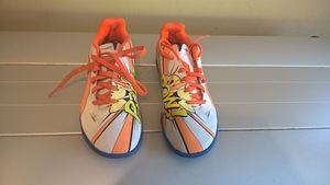 Новая Puma р.35 (2 фото из 3)