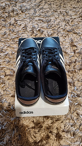 Naiste vabaaja jalatsid Adidas. Suurus 37 1/3 (2 foto / 5)
