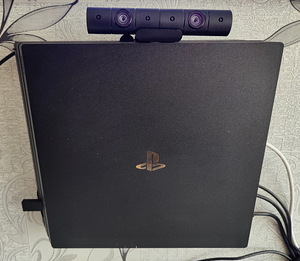 PS4 pro (2 пульта + камера + 15 игр) (1 фото из 3)