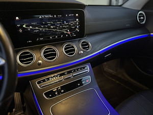 Mersedes Benz E220 (6 фото из 11)