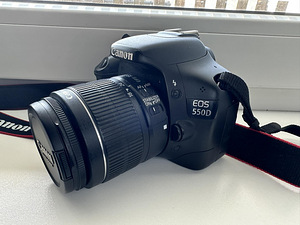 Canon EOS 550D + EF-S 18-55mm IS II Kit (2 foto / 3)
