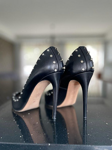 Alexander McQueen, размер 40 (3 фото из 4)