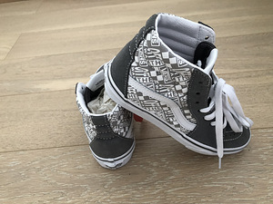 Кроссовки Vans 34, новые (3 фото из 3)