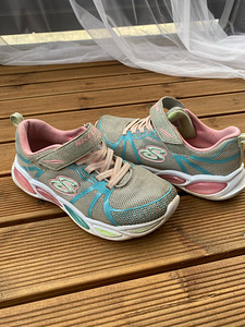 Tossud Skechers suurus 35 (2 foto / 2)