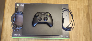 Продается Microsoft XBOX ONE X 1 ТБ (1 фото из 1)
