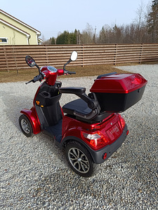 Uueväärne elektriroller/ratastool/invaskuuter Lejona 1400 (4 foto / 5)