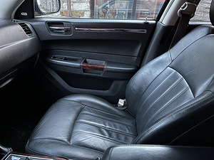 Chrysler 300c (7 фото из 10)