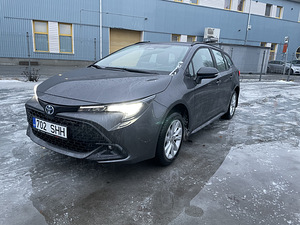 Toyota Corolla rent (4 foto / 6)
