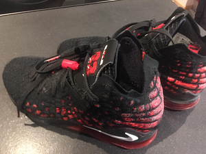 Lebron 17 (black-red) nr. 42,5 (5 foto / 7)