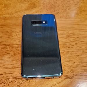 Samsung Galaxy S10e (2 фото из 3)