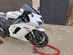 Kawasaki Ninja ZX-6R (4 foto / 8)