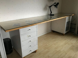 KIRJUTUSLAUD SCALA, TÄISPUIDUST (1 foto / 4)