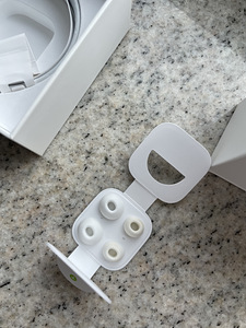 AirPods Pro (6 фото из 6)
