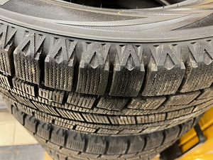 Шины Continental ContiVikingContact 215/65R1596Q (5 фото из 6)