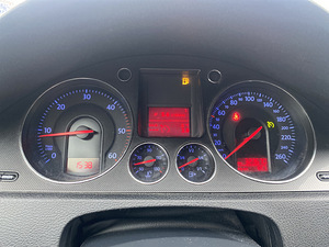 Volkswagen Passat (8 foto / 8)