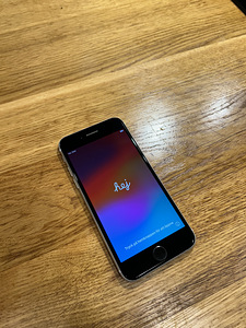 iPhone SE 128 Гб (2 фото из 3)