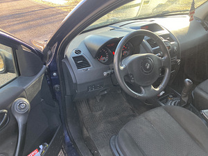 Renault Megane (5 фото из 5)
