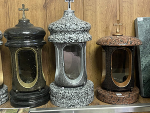 ПАМЯТНИКИ И ОГРАДЫ (9 фото из 10)